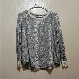 Secret Treasures Gray Patterned Women's Pajama Top